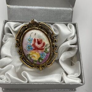 Antique Limoges France Porcelain Victorian
Brooch W Roses Brass Setting Pin